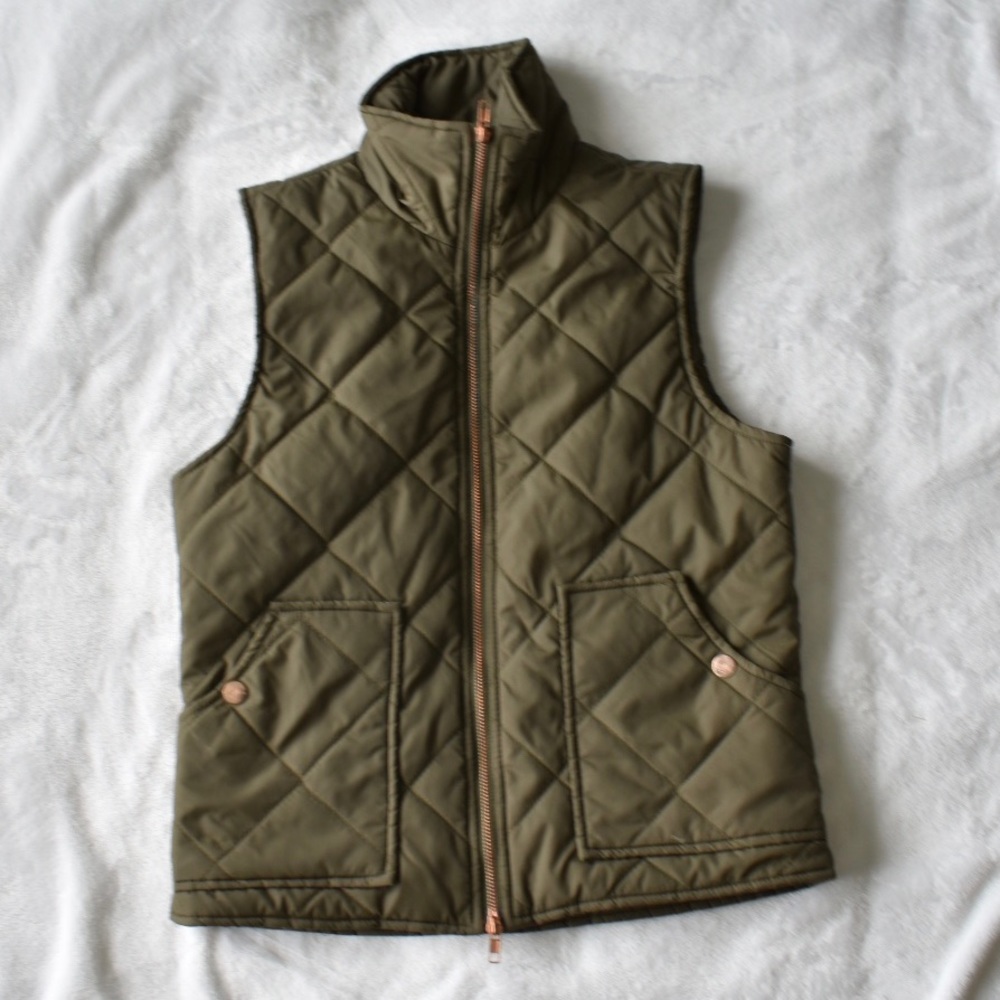 Army green puffer vest